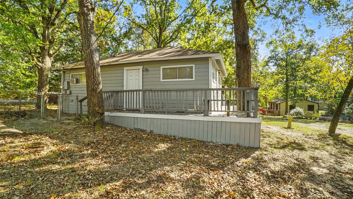 Apartment for rent at 5958 Skylane Dr, Montgomery, TX 77316