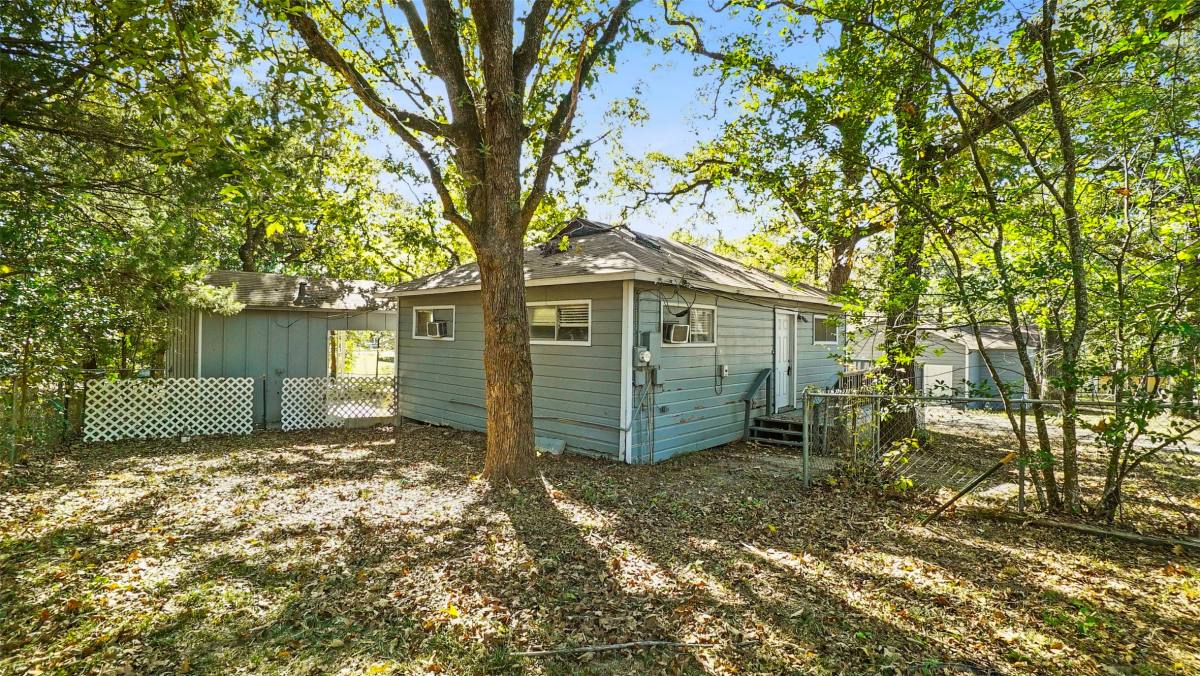 Apartment for rent at 5958 Skylane Dr, Montgomery, TX 77316