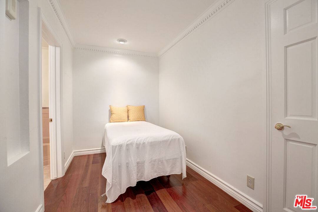 Apartment for rent at 11901 Sunset Blvd #104, Los Angeles, CA 90049