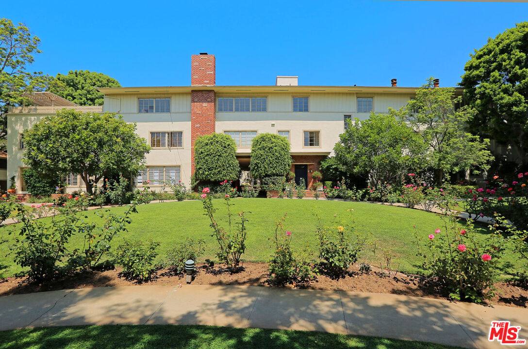 Apartment for rent at 11901 Sunset Blvd #104, Los Angeles, CA 90049