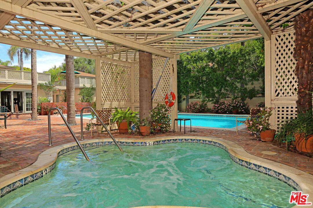 Apartment for rent at 11901 Sunset Blvd #104, Los Angeles, CA 90049