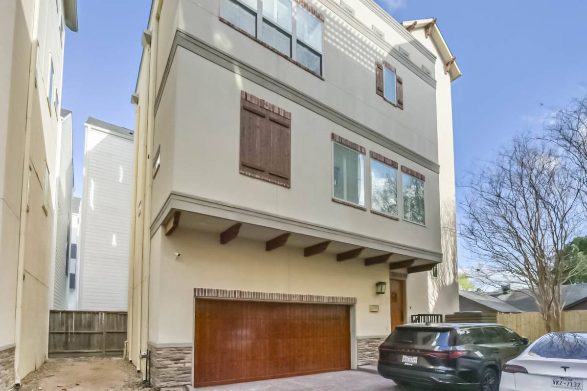 Apartment for rent at 1126 W 16th St #1126C, Houston, TX 77008