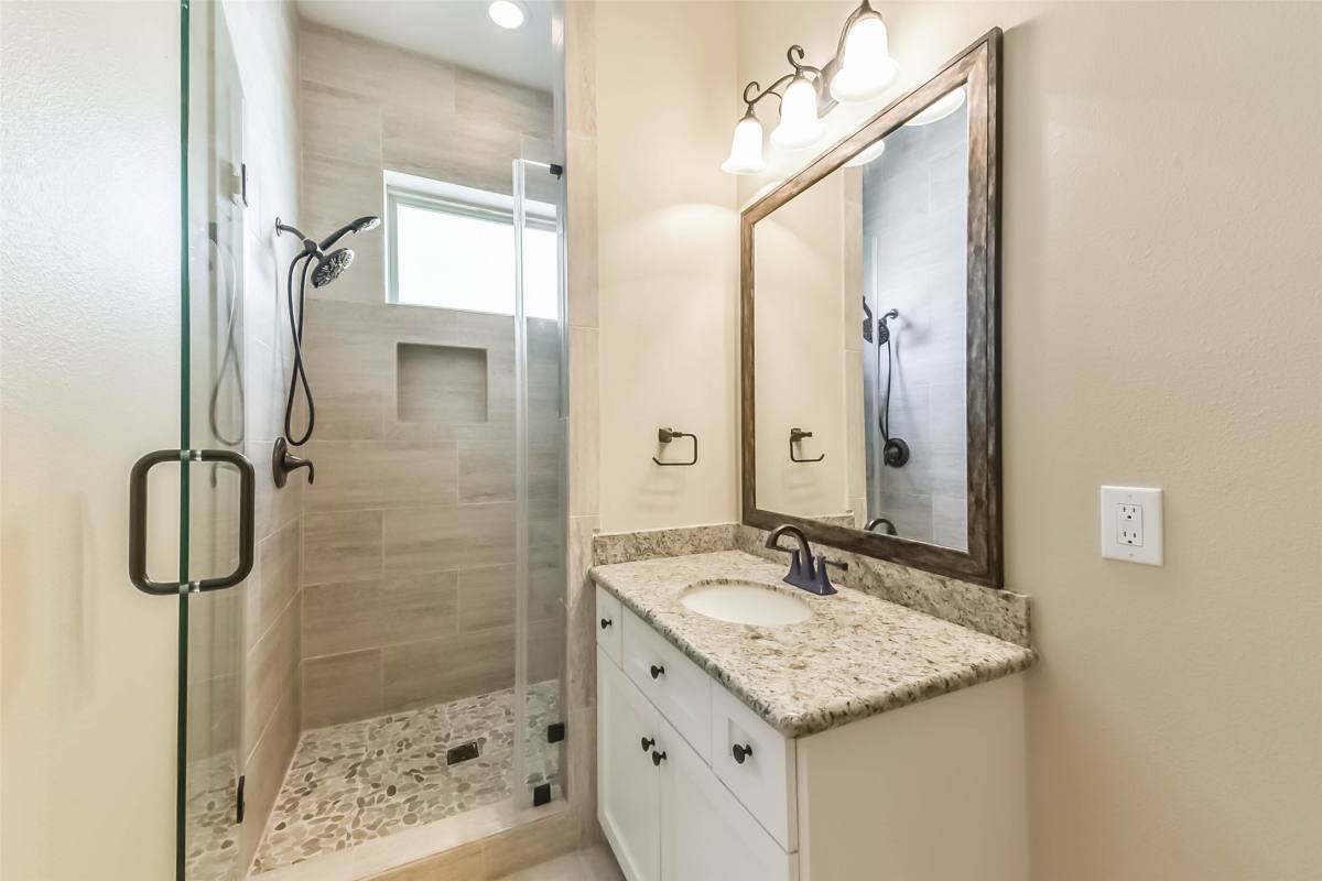Apartment for rent at 1126 W 16th St #1126C, Houston, TX 77008