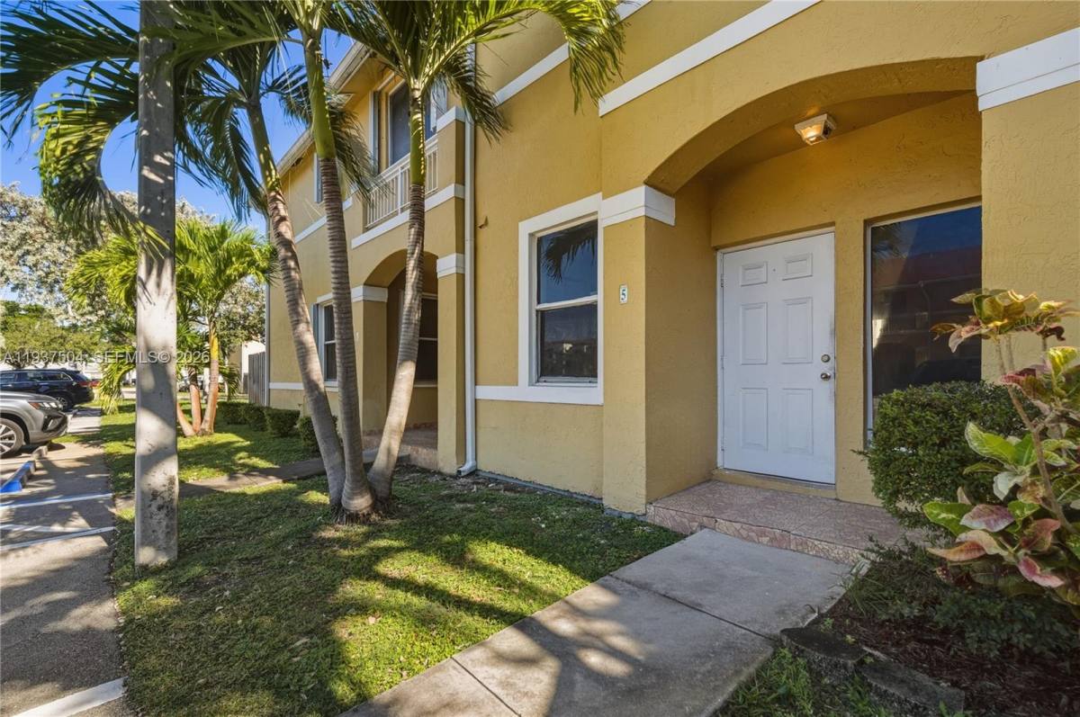 Apartment for rent at 810 NE 212th Terrace #810-5, Miami, FL 33179