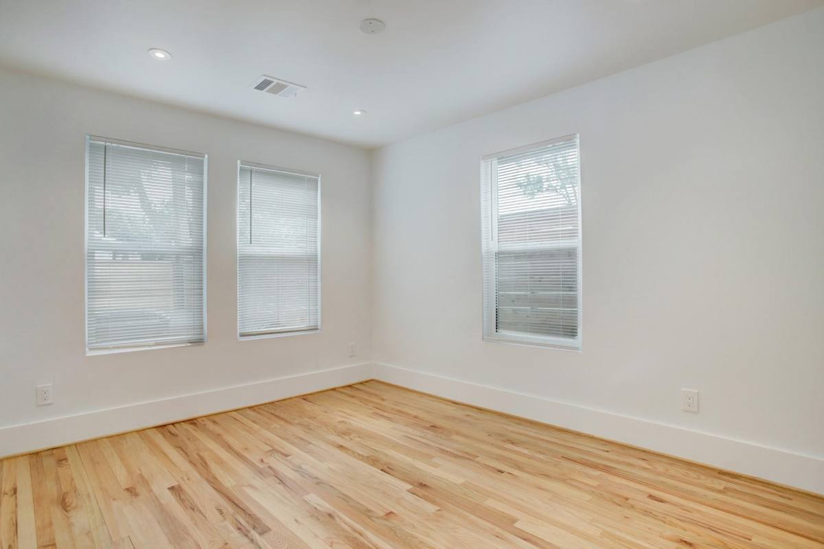 Apartment for rent at 6107 N Main St, Houston, TX 77008