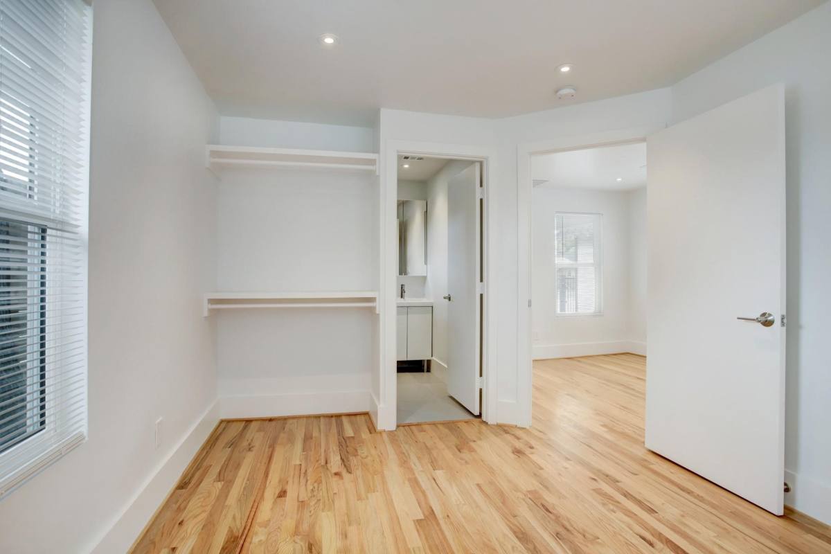 Apartment for rent at 6107 N Main St, Houston, TX 77008