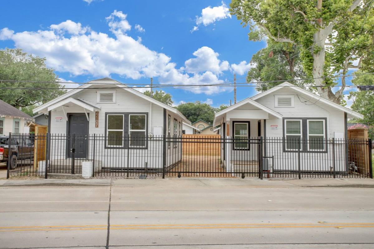 Apartment for rent at 6107 N Main St, Houston, TX 77008