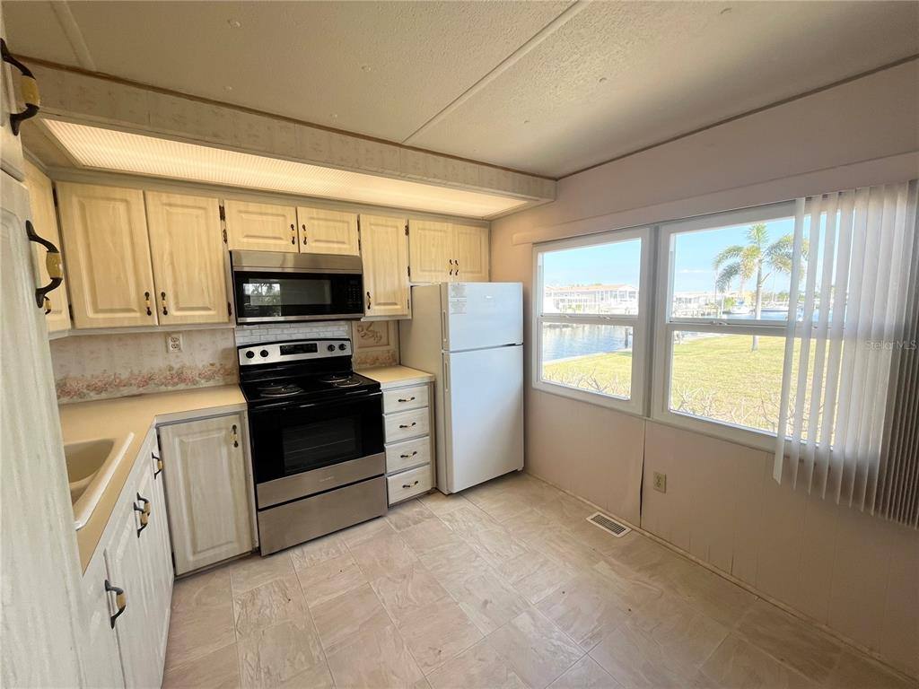 Apartment for rent at 1213 31st Ave W, Palmetto, FL 34221
