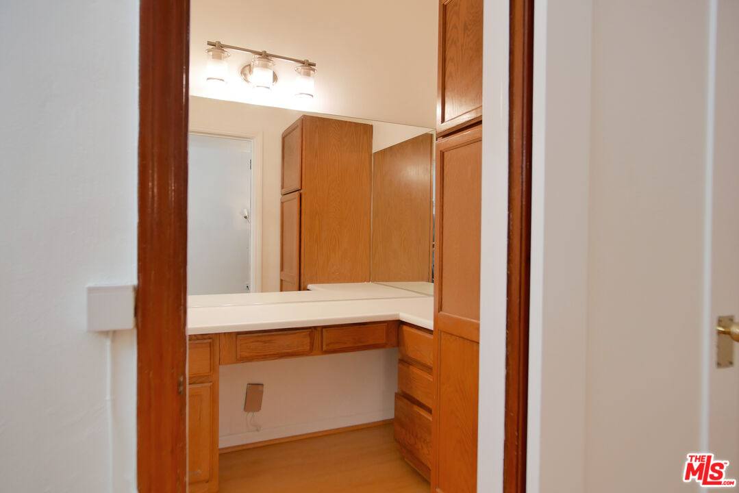 Apartment for rent at 611 S Cloverdale Ave #106, Los Angeles, CA 90036