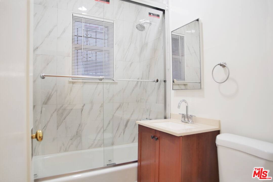 Apartment for rent at 611 S Cloverdale Ave #106, Los Angeles, CA 90036