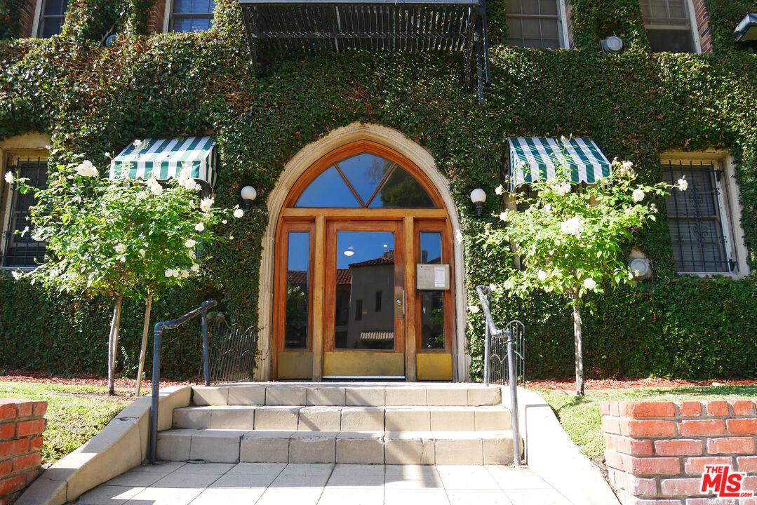Apartment for rent at 611 S Cloverdale Ave #106, Los Angeles, CA 90036