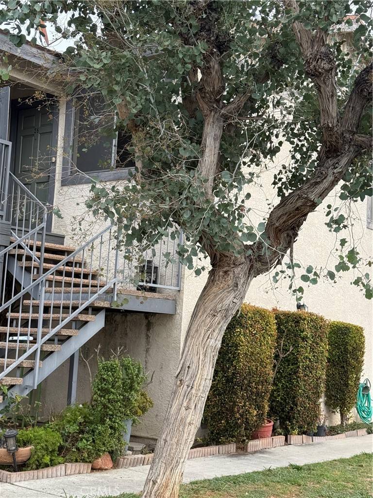 Apartment for rent at 10726 Oak St, Los Alamitos, CA 90720
