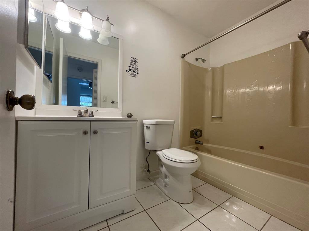Condo for rent at 6040 Shaker Wood Circle #205, Fort Lauderdale, FL 33319