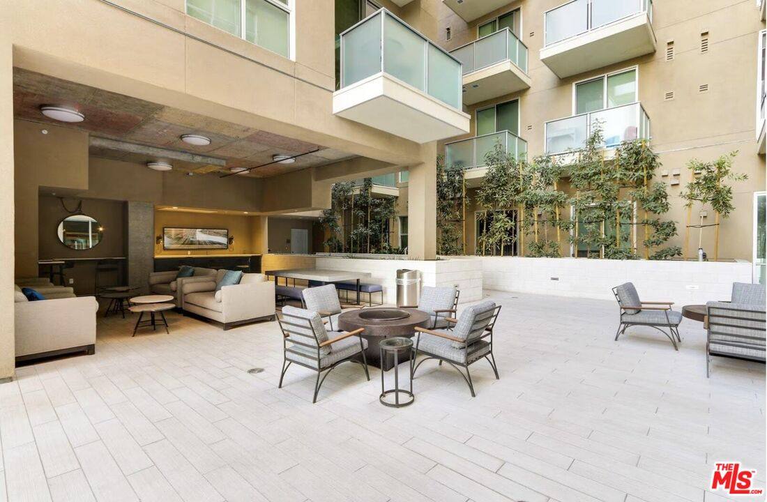 Apartment for rent at 1249 S Grand Ave #413, Los Angeles, CA 90015