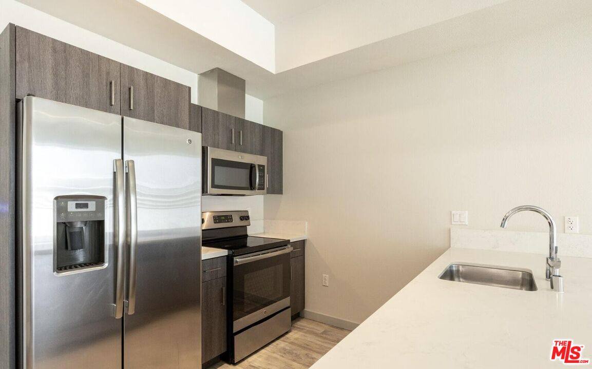 Apartment for rent at 1249 S Grand Ave #413, Los Angeles, CA 90015