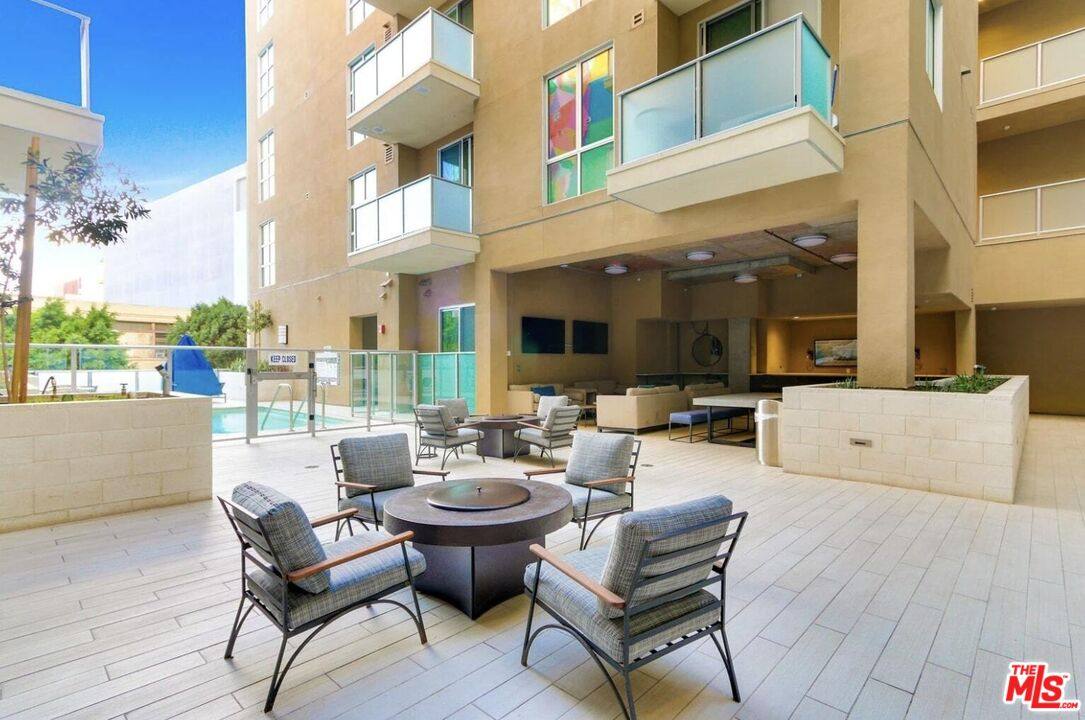 Apartment for rent at 1249 S Grand Ave #413, Los Angeles, CA 90015