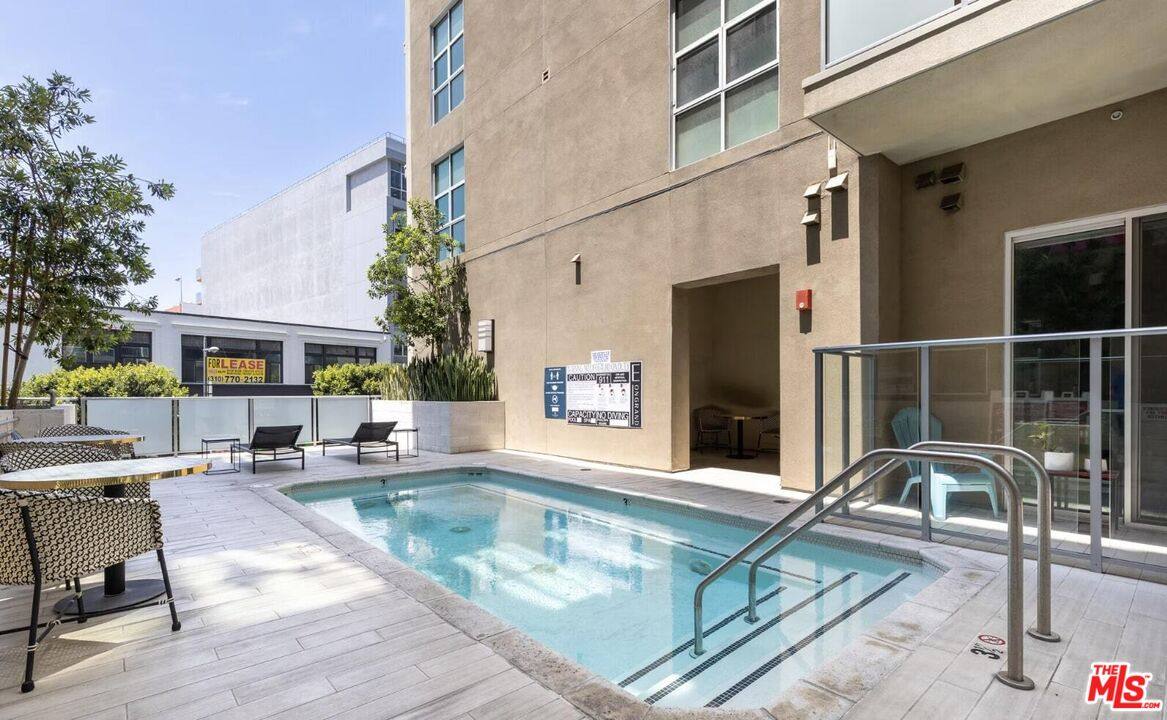 Apartment for rent at 1249 S Grand Ave #413, Los Angeles, CA 90015