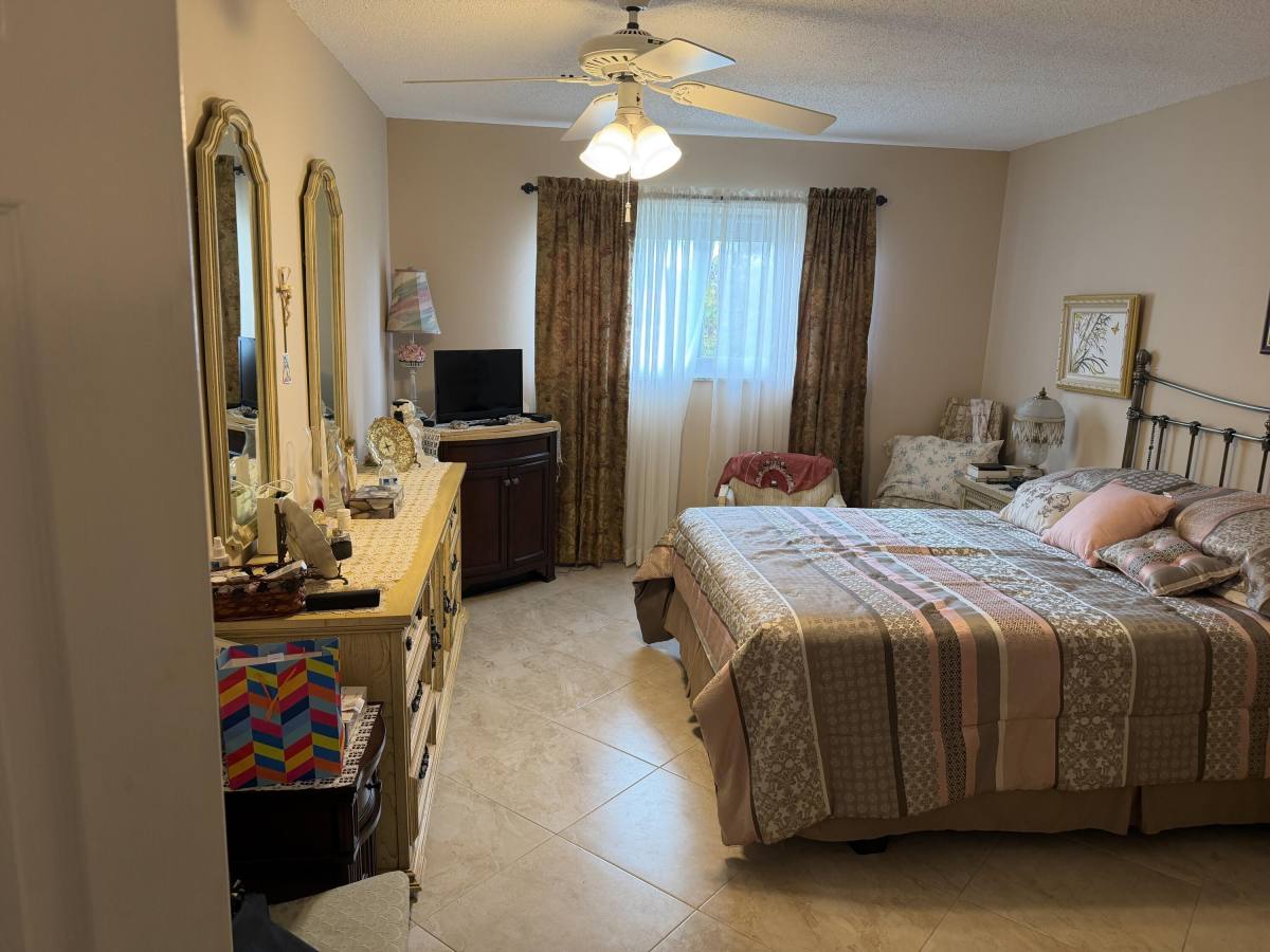 Apartment for rent at 701 Lori Dr #204, Lake Worth, FL 33461