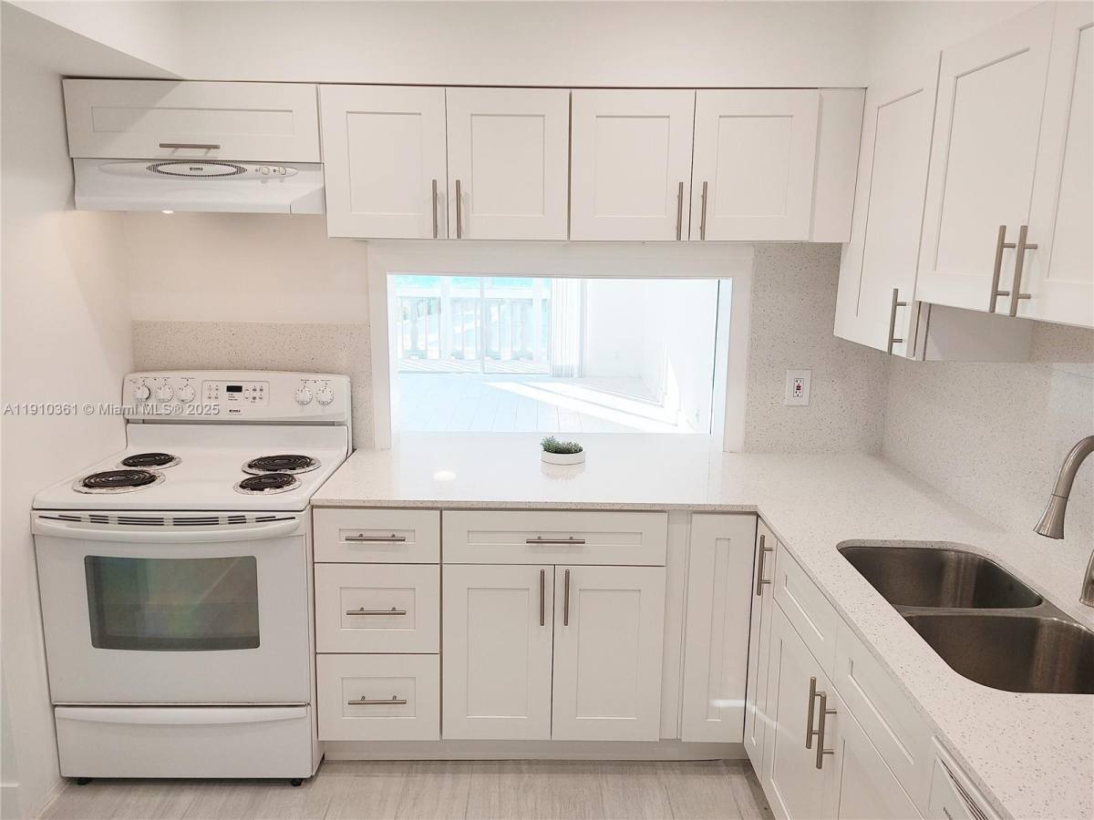 Condo for rent at 215 SE 3rd Ave #215307C, Hallandale, FL 33009