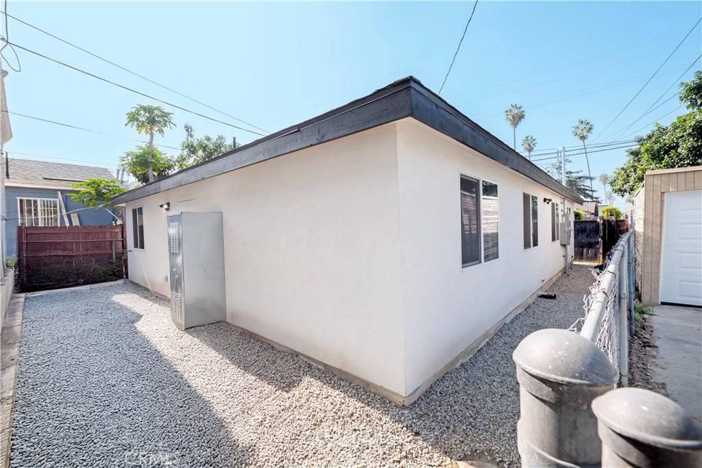 Apartment for rent at 5741 S St Andrews Place #57411 2, Los Angeles, CA 90062
