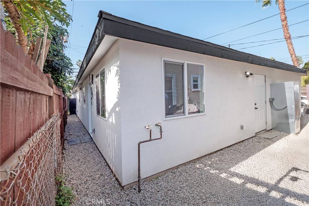 Apartment for rent at 5741 S St Andrews Place #57411 2, Los Angeles, CA 90062