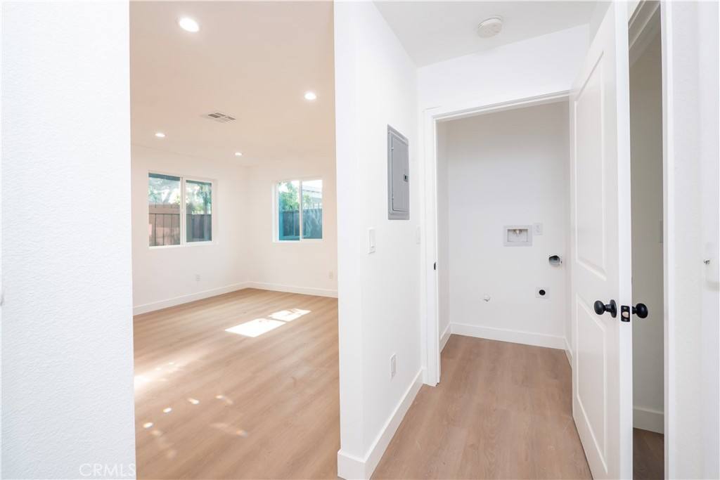 Apartment for rent at 5741 S St Andrews Place #57411 2, Los Angeles, CA 90062