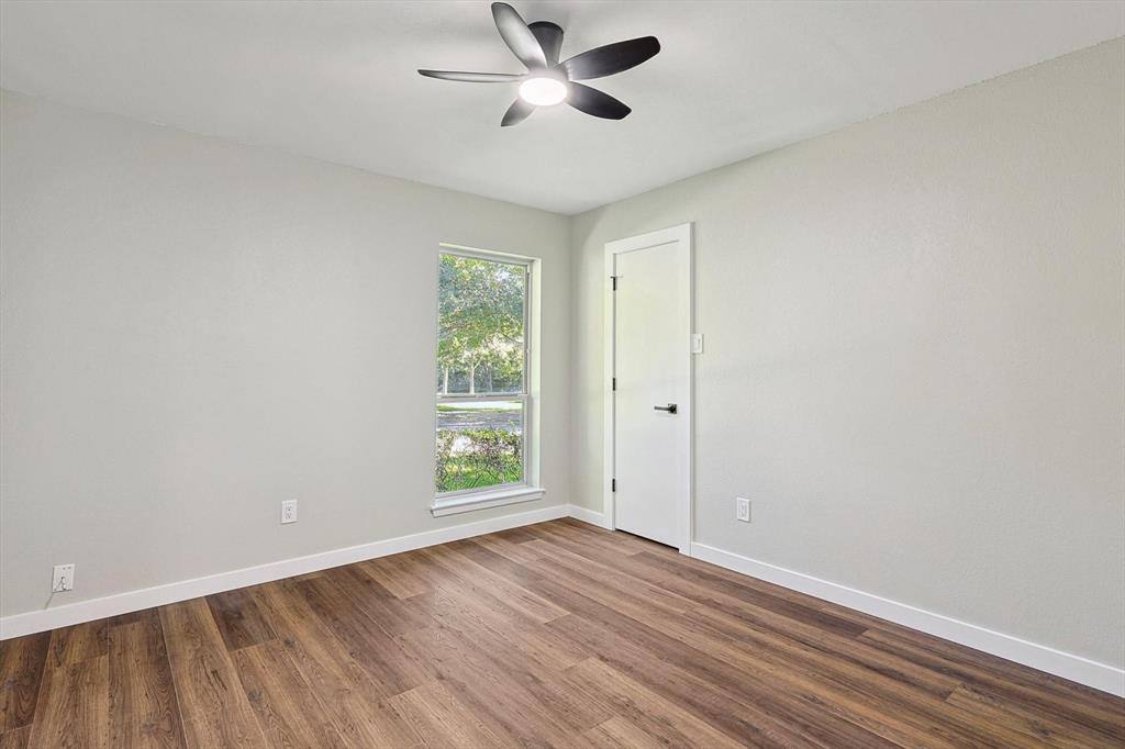 Apartment for rent at 1302 Palm St, Mansfield, TX 76063