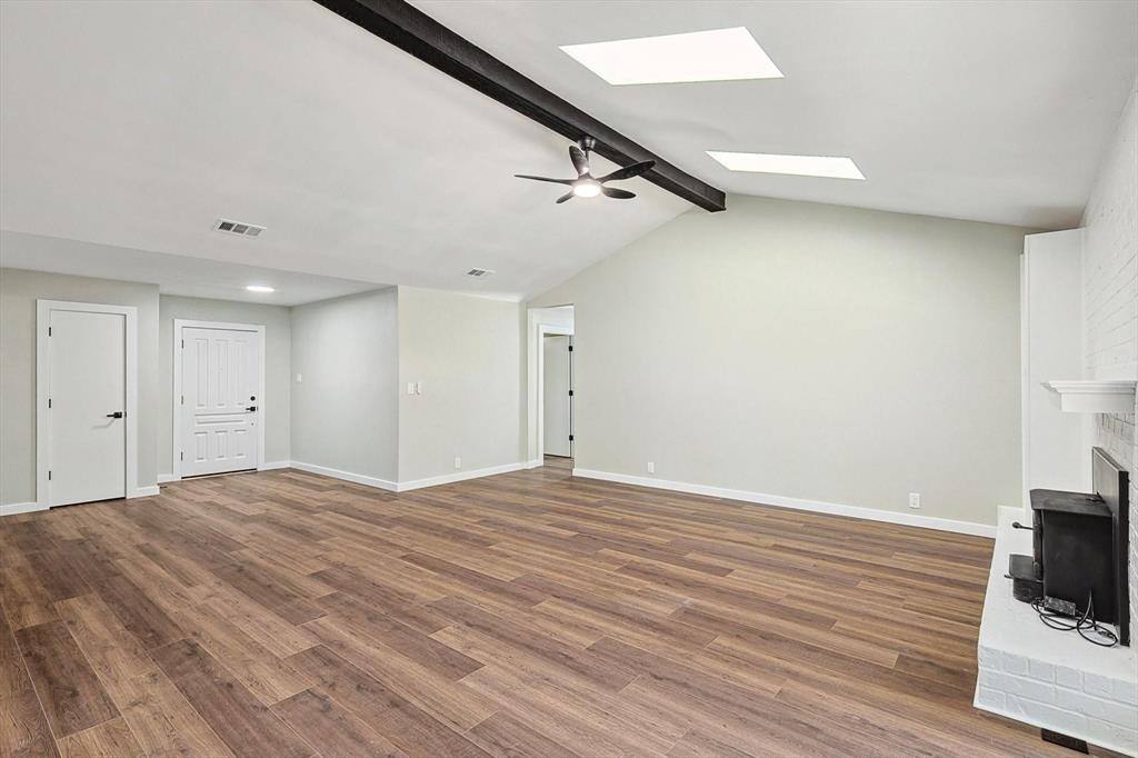 Apartment for rent at 1302 Palm St, Mansfield, TX 76063