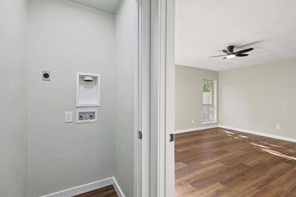 Apartment for rent at 1302 Palm St, Mansfield, TX 76063