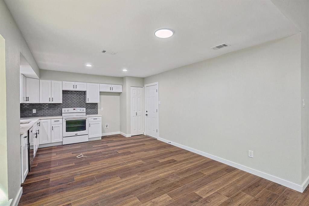 Apartment for rent at 1302 Palm St, Mansfield, TX 76063