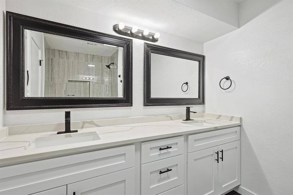 Apartment for rent at 1302 Palm St, Mansfield, TX 76063
