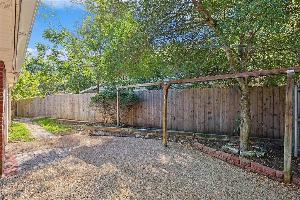 Apartment for rent at 1302 Palm St, Mansfield, TX 76063