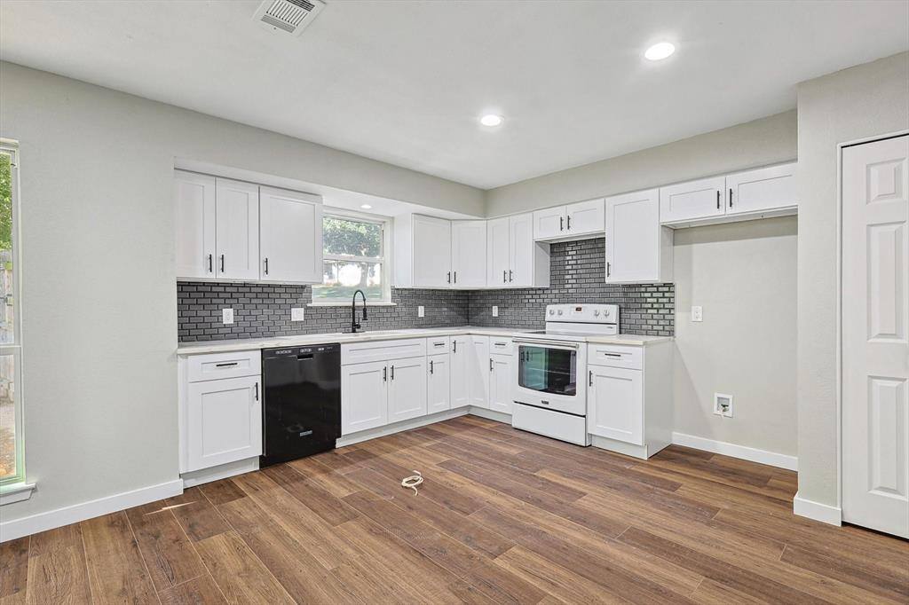 Apartment for rent at 1302 Palm St, Mansfield, TX 76063