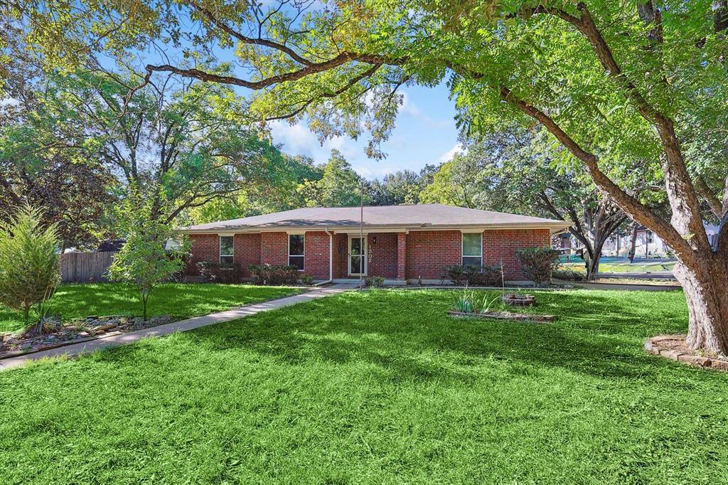 Apartment for rent at 1302 Palm St, Mansfield, TX 76063