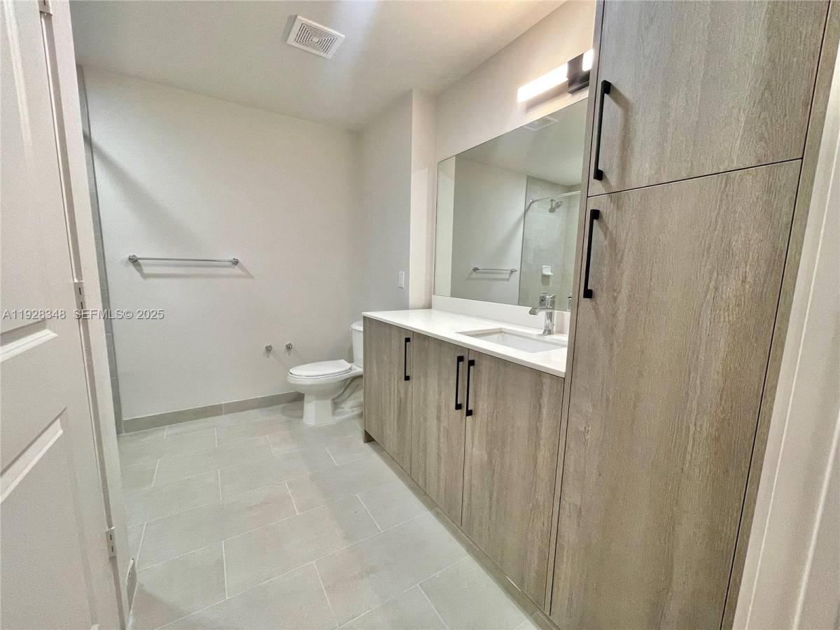 Apartment for rent at 18412 Homestead Ave #124, Miami, FL 33157