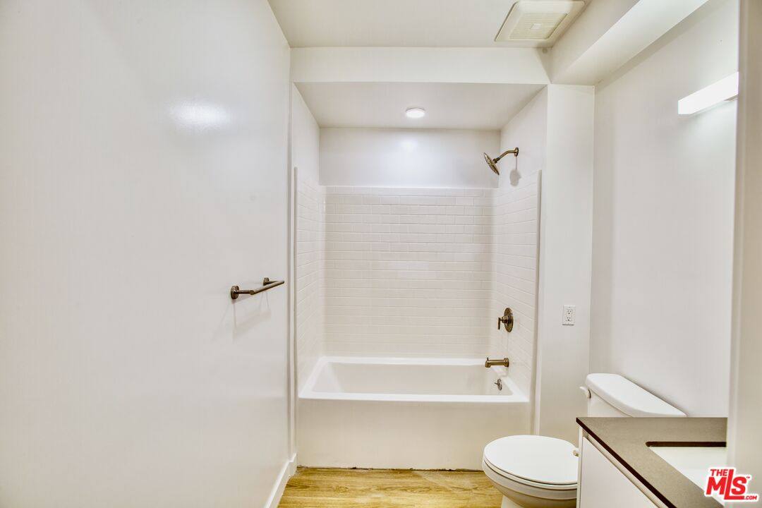 Apartment for rent at 14629 Erwin St #201, Van Nuys, CA 91411