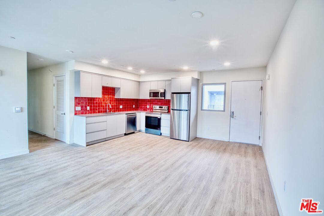 Apartment for rent at 14629 Erwin St #201, Van Nuys, CA 91411