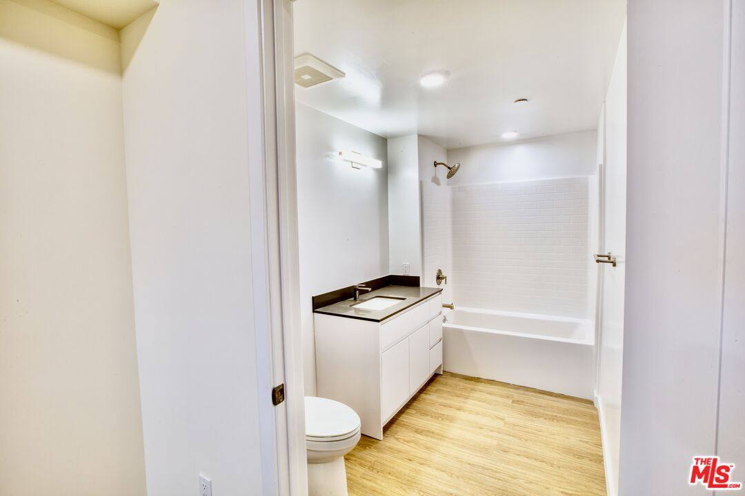 Apartment for rent at 14629 Erwin St #201, Van Nuys, CA 91411