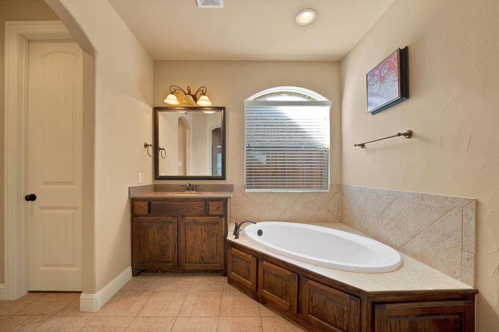 Apartment for rent at 7315 Comal Dr, Irving, TX 75039