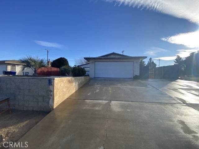 Apartment for rent at 16407 La Paz Dr, Victorville, CA 92395