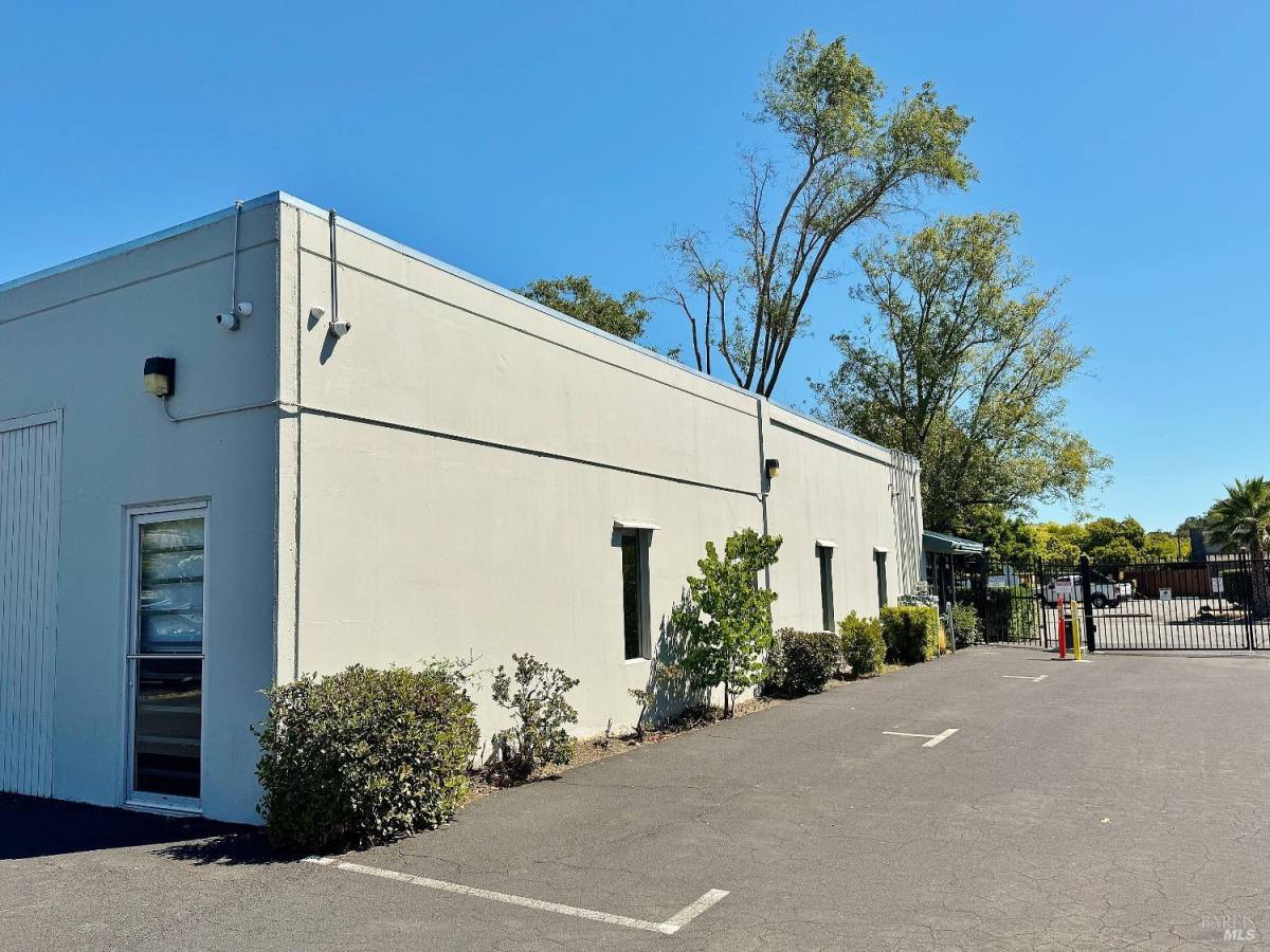 Apartment for rent at 14 Commercial Blvd #133, Novato, CA 94949