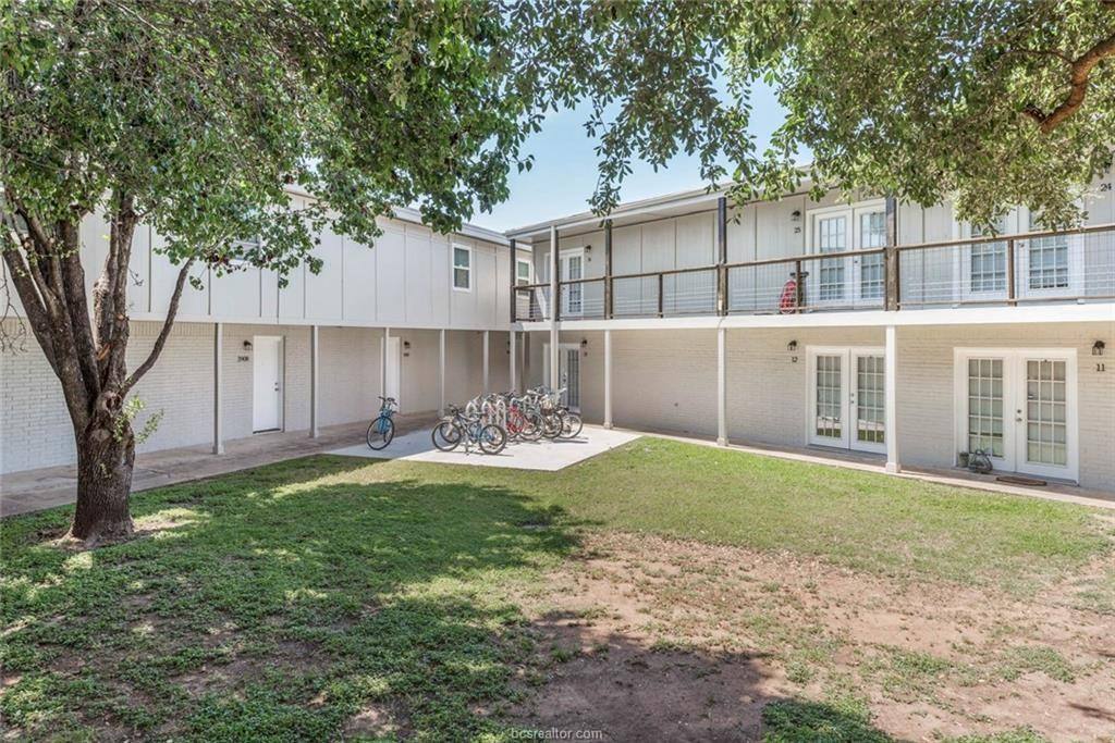 Apartment for rent at 3914 Old College Rd, Bryan, TX 77801