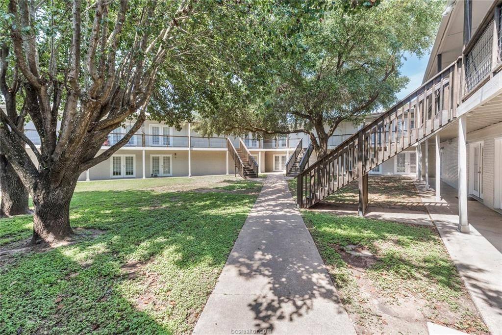 Apartment for rent at 3914 Old College Rd, Bryan, TX 77801
