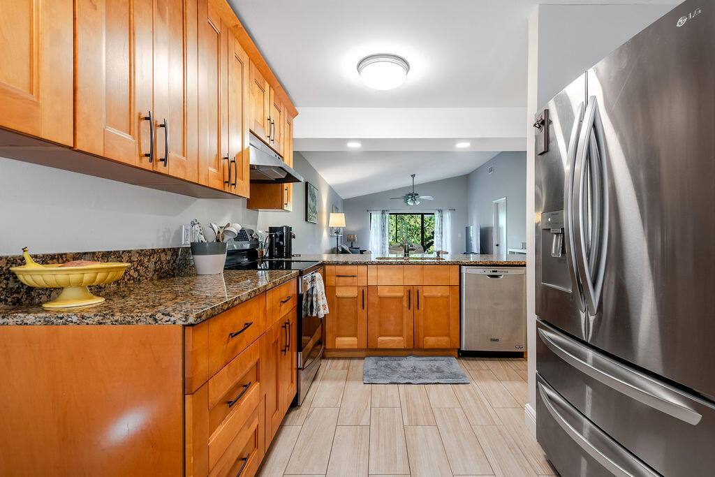 Apartment for rent at 4143 Palm Forest Dr N, Delray Beach, FL 33445