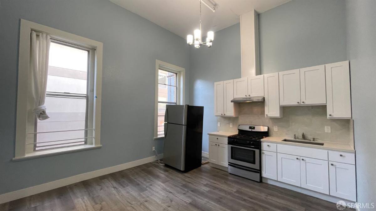 Apartment for rent at 375 12th St #375-1, Oakland, CA 94607