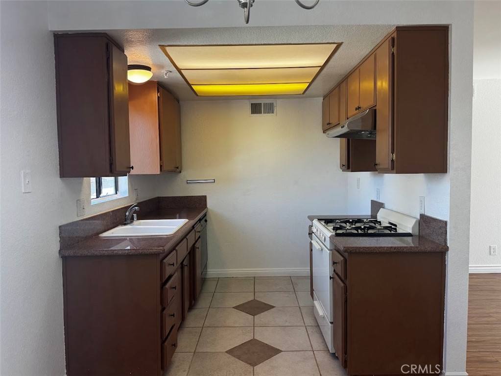 Apartment for rent at 77 N Holliston Ave #77, Pasadena, CA 91106