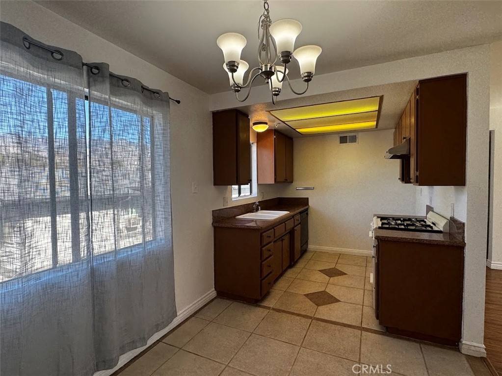 Apartment for rent at 77 N Holliston Ave #77, Pasadena, CA 91106