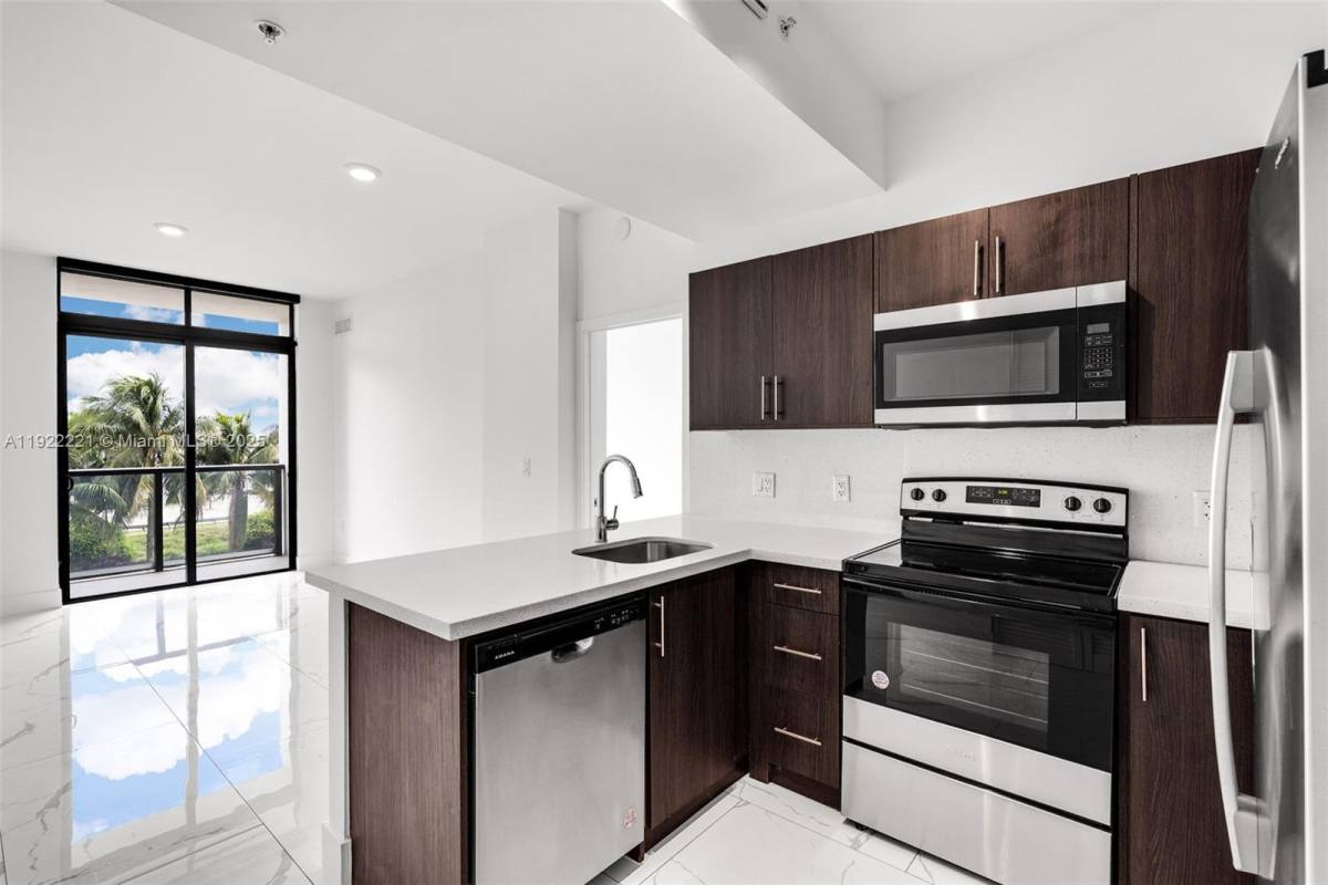 Apartment for rent at 1 Curtiss Parkway #1-317, Miami, FL 33166