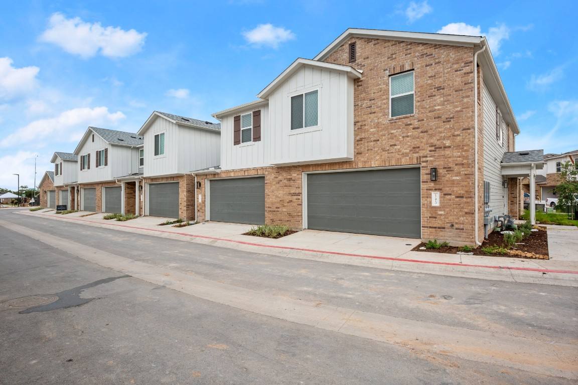 Apartment for rent at 17413 Homestead Haven Dr, Austin, TX 78738