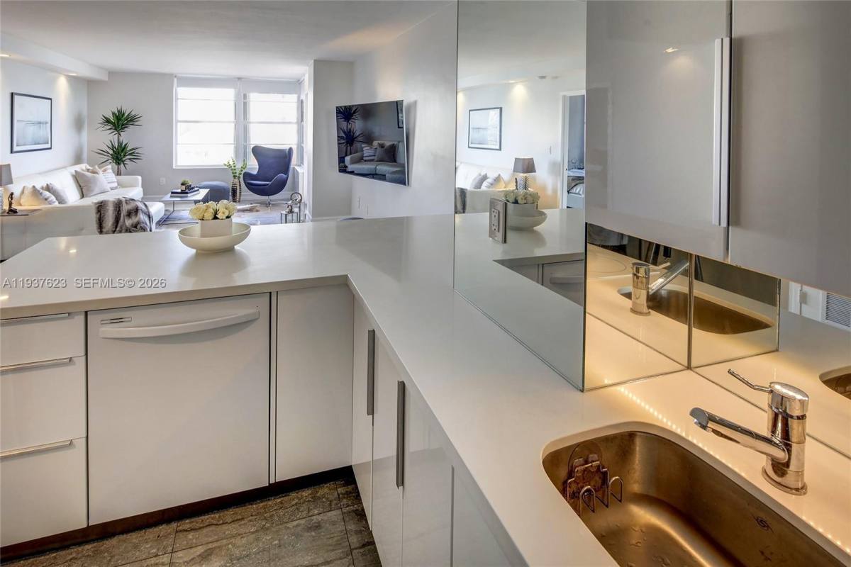 Apartment for rent at 2899 Collins Ave #617, Miami Beach, FL 33140